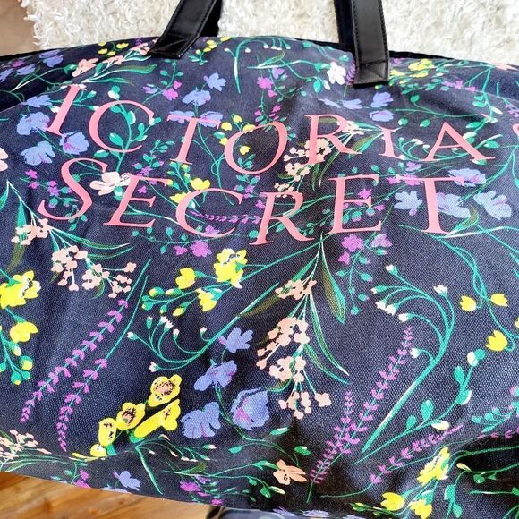 PINK Victoria's Secret floral canvas weekender bag - Picture 7 of 9